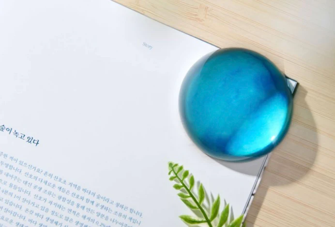 Wearingeul Crystal Paper Weight - Robinson Crusoe